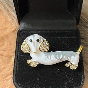 Elegant Dachshund Brooch with Rhinestones